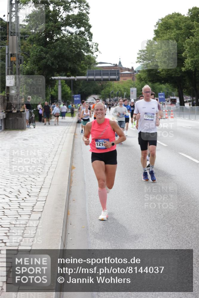 29.06.2025 - hella hamburg halbmarathon Jannik Wohlers http://msf.ph/oto/8144037 29.06.2025 10:08:51 Lombardsbrücke 1147, 1188, 1838, 2978, 4859, 5806, 5885, 6674, 7187, 9718, 10194, 10819, 11067, 11496, 12156, 12862, 13210, 13660, 14736, 17347, 18726, 18727 meine-sportfotos.de