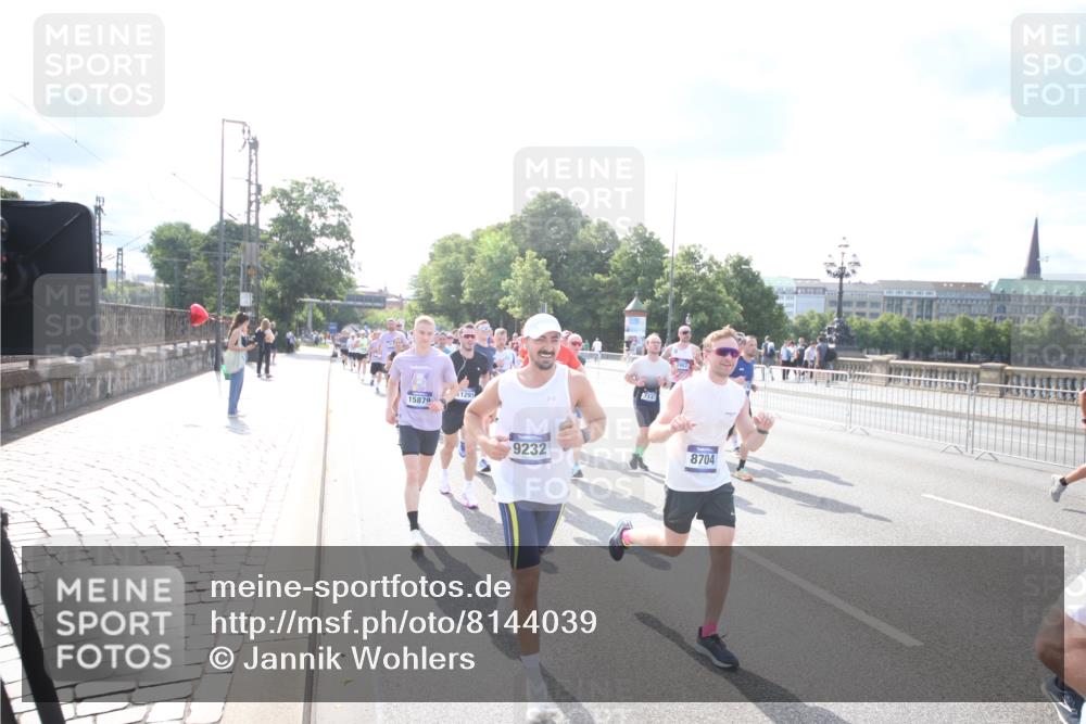 29.06.2025 - hella hamburg halbmarathon Jannik Wohlers http://msf.ph/oto/8144039 29.06.2025 09:52:38 Lombardsbrücke 1012, 1391, 1735, 1782, 2048, 2213, 2233, 2590, 2788, 2970, 3021, 3098, 3304, 3907, 3917, 3928, 4277, 4691, 4933, 4981, 4997, 5132, 5476, 5682, 6081, 6152, 6712, 6716, 7005, 7093, 7147, 7325, 7599, 8145, 8467, 8664, 8694, 8704, 8722, 8819, 9081, 9213, 9232, 9374, 9538, 9540, 9585, 10208, 10211, 10216, 10251, 10313, 10750, 11094, 11153, 11291, 11346, 11469, 11778, 12154, 12534, 12685, 12783, 12966, 13051, 13709, 13782, 14351, 14661, 14690, 15126, 15133 meine-sportfotos.de