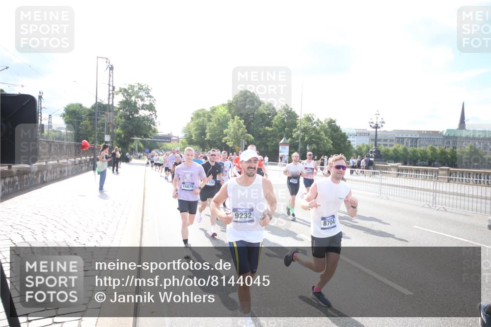 29.06.2025 - hella hamburg halbmarathon Jannik Wohlers http://msf.ph/oto/8144045 29.06.2025 09:52:38 Lombardsbrücke 1012, 1391, 1735, 1782, 2048, 2213, 2233, 2590, 2788, 2970, 3021, 3098, 3304, 3907, 3917, 3928, 4277, 4691, 4933, 4981, 4997, 5132, 5476, 5682, 6081, 6152, 6712, 6716, 7005, 7093, 7147, 7325, 7599, 8145, 8467, 8664, 8694, 8704, 8722, 8819, 9081, 9213, 9232, 9374, 9538, 9540, 9585, 10208, 10211, 10216, 10251, 10313, 10750, 11094, 11153, 11291, 11346, 11469, 11778, 12154, 12534, 12685, 12783, 12966, 13051, 13709, 13782, 14351, 14661, 14690, 15126, 15133 meine-sportfotos.de