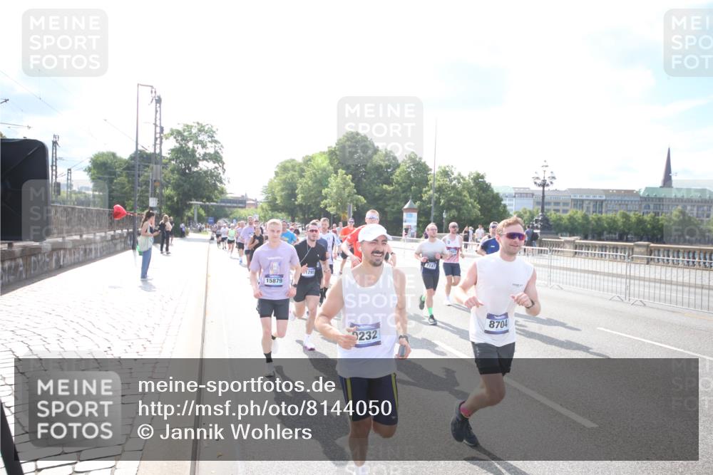 29.06.2025 - hella hamburg halbmarathon Jannik Wohlers http://msf.ph/oto/8144050 29.06.2025 09:52:38 Lombardsbrücke 1012, 1391, 1735, 1782, 2048, 2213, 2233, 2590, 2788, 2970, 3021, 3098, 3304, 3907, 3917, 3928, 4277, 4691, 4933, 4981, 4997, 5132, 5476, 5682, 6081, 6152, 6712, 6716, 7005, 7093, 7147, 7325, 7599, 8145, 8467, 8664, 8694, 8704, 8722, 8819, 9081, 9213, 9232, 9374, 9538, 9540, 9585, 10208, 10211, 10216, 10251, 10313, 10750, 11094, 11153, 11291, 11346, 11469, 11778, 12154, 12534, 12685, 12783, 12966, 13051, 13709, 13782, 14351, 14661, 14690, 15126, 15133 meine-sportfotos.de
