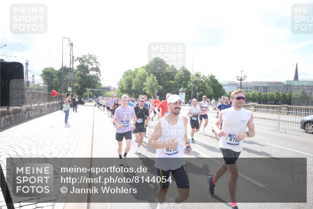 29.06.2025 - hella hamburg halbmarathon Jannik Wohlers http://msf.ph/oto/8144054 29.06.2025 09:52:38 Lombardsbrücke 1012, 1391, 1735, 1782, 2048, 2213, 2233, 2590, 2788, 2970, 3021, 3098, 3304, 3907, 3917, 3928, 4277, 4691, 4933, 4981, 4997, 5132, 5476, 5682, 6081, 6152, 6712, 6716, 7005, 7093, 7147, 7325, 7599, 8145, 8467, 8664, 8694, 8704, 8722, 8819, 9081, 9213, 9232, 9374, 9538, 9540, 9585, 10208, 10211, 10216, 10251, 10313, 10750, 11094, 11153, 11291, 11346, 11469, 11778, 12154, 12534, 12685, 12783, 12966, 13051, 13709, 13782, 14351, 14661, 14690, 15126, 15133 meine-sportfotos.de
