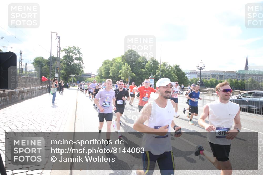 29.06.2025 - hella hamburg halbmarathon Jannik Wohlers http://msf.ph/oto/8144063 29.06.2025 09:52:38 Lombardsbrücke 1012, 1391, 1735, 1782, 2048, 2213, 2233, 2590, 2788, 2970, 3021, 3098, 3304, 3907, 3917, 3928, 4277, 4691, 4933, 4981, 4997, 5132, 5476, 5682, 6081, 6152, 6712, 6716, 7005, 7093, 7147, 7325, 7599, 8145, 8467, 8664, 8694, 8704, 8722, 8819, 9081, 9213, 9232, 9374, 9538, 9540, 9585, 10208, 10211, 10216, 10251, 10313, 10750, 11094, 11153, 11291, 11346, 11469, 11778, 12154, 12534, 12685, 12783, 12966, 13051, 13709, 13782, 14351, 14661, 14690, 15126, 15133 meine-sportfotos.de