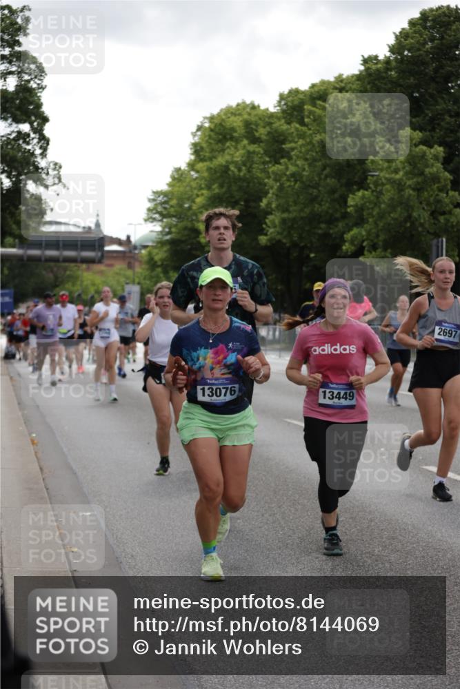 29.06.2025 - hella hamburg halbmarathon Jannik Wohlers http://msf.ph/oto/8144069 29.06.2025 10:46:07 Lombardsbrücke 1371, 1375, 1608, 1837, 2500, 2697, 3469, 3734, 4355, 4448, 4604, 6124, 6161, 7303, 7364, 7368, 7374, 7767, 8477, 8551, 8700, 9691, 10153, 10230, 12333, 12522, 13076, 13122, 13213, 13449, 13969, 14250, 14261, 14473, 15305, 15683, 15852, 16218, 16717, 16882, 16912, 16987, 17006, 17419, 17459, 17633, 17704, 17936, 18458 meine-sportfotos.de