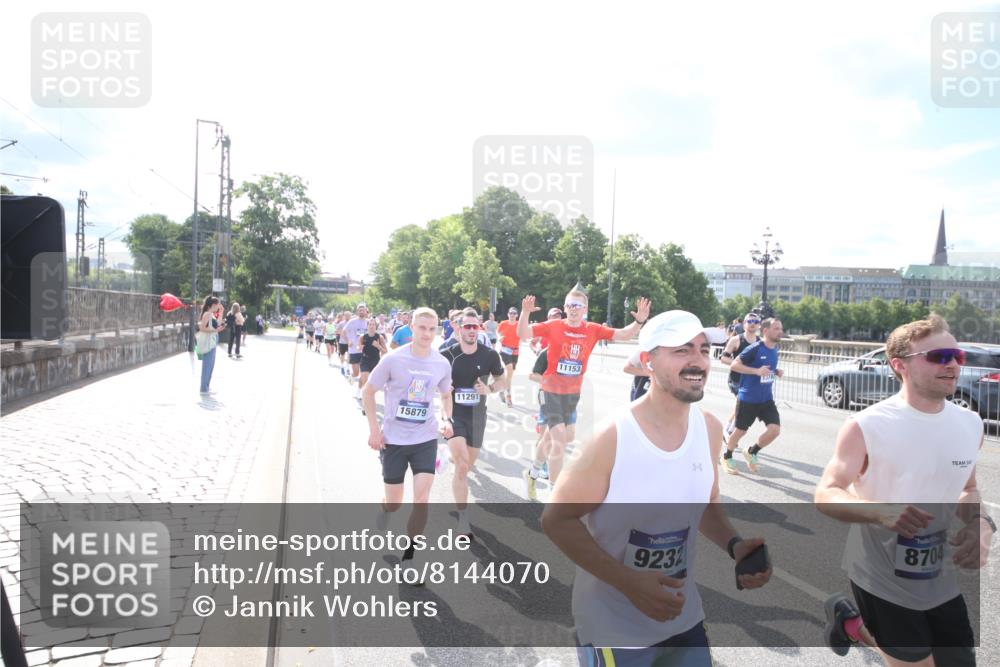 29.06.2025 - hella hamburg halbmarathon Jannik Wohlers http://msf.ph/oto/8144070 29.06.2025 09:52:38 Lombardsbrücke 1012, 1391, 1735, 1782, 2048, 2213, 2233, 2590, 2788, 2970, 3021, 3098, 3304, 3907, 3917, 3928, 4277, 4691, 4933, 4981, 4997, 5132, 5476, 5682, 6081, 6152, 6712, 6716, 7005, 7093, 7147, 7325, 7599, 8145, 8467, 8664, 8694, 8704, 8722, 8819, 9081, 9213, 9232, 9374, 9538, 9540, 9585, 10208, 10211, 10216, 10251, 10313, 10750, 11094, 11153, 11291, 11346, 11469, 11778, 12154, 12534, 12685, 12783, 12966, 13051, 13709, 13782, 14351, 14661, 14690, 15126, 15133 meine-sportfotos.de