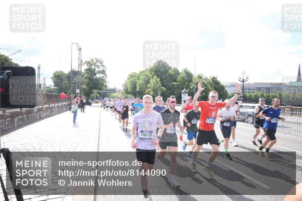 29.06.2025 - hella hamburg halbmarathon Jannik Wohlers http://msf.ph/oto/8144090 29.06.2025 09:52:39 Lombardsbrücke 1012, 1391, 1735, 1782, 2048, 2213, 2233, 2234, 2590, 2788, 2970, 3021, 3098, 3304, 3907, 3917, 3928, 4981, 4997, 5132, 5476, 5682, 6081, 6152, 6712, 6716, 7005, 7093, 7147, 8063, 8145, 8467, 8664, 8694, 8704, 8722, 8819, 9081, 9232, 9374, 9538, 9540, 9585, 10208, 10211, 10216, 10313, 10750, 11094, 11153, 11291, 11346, 11469, 11778, 12154, 12534, 12685, 12783, 12966, 13015, 13051, 13709, 13782, 14351, 14661, 14690, 15126, 15133 meine-sportfotos.de