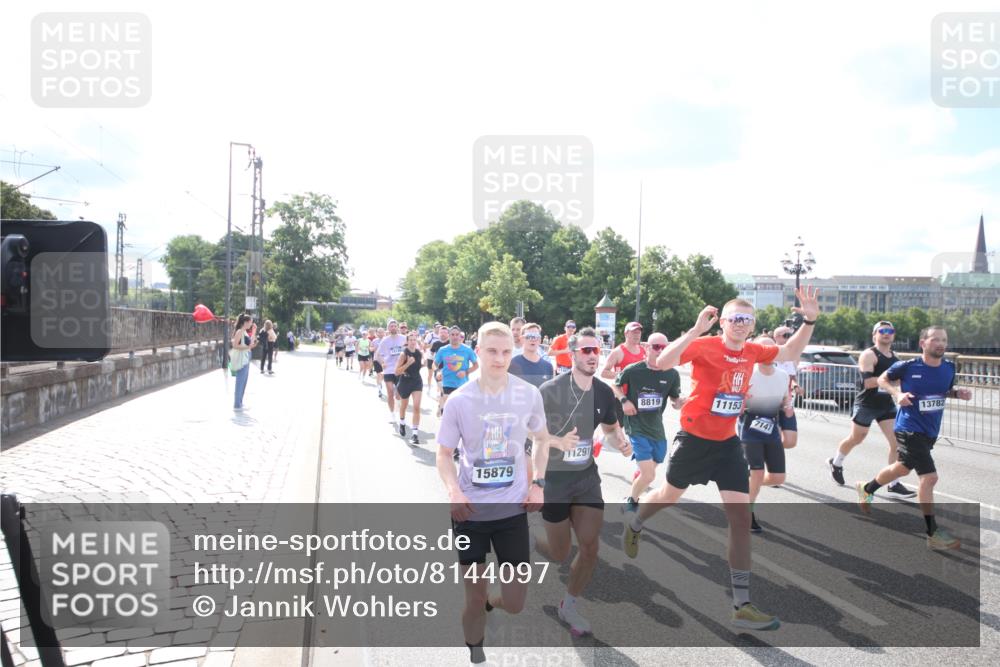 29.06.2025 - hella hamburg halbmarathon Jannik Wohlers http://msf.ph/oto/8144097 29.06.2025 09:52:39 Lombardsbrücke 1012, 1391, 1735, 1782, 2048, 2213, 2233, 2234, 2590, 2788, 2970, 3021, 3098, 3304, 3907, 3917, 3928, 4981, 4997, 5132, 5476, 5682, 6081, 6152, 6712, 6716, 7005, 7093, 7147, 8063, 8145, 8467, 8664, 8694, 8704, 8722, 8819, 9081, 9232, 9374, 9538, 9540, 9585, 10208, 10211, 10216, 10313, 10750, 11094, 11153, 11291, 11346, 11469, 11778, 12154, 12534, 12685, 12783, 12966, 13015, 13051, 13709, 13782, 14351, 14661, 14690, 15126, 15133 meine-sportfotos.de