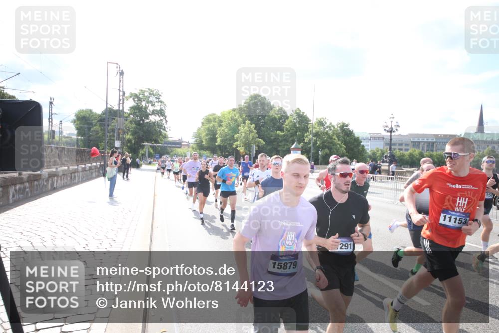 29.06.2025 - hella hamburg halbmarathon Jannik Wohlers http://msf.ph/oto/8144123 29.06.2025 09:52:39 Lombardsbrücke 1012, 1391, 1735, 1782, 2048, 2213, 2233, 2234, 2590, 2788, 2970, 3021, 3098, 3304, 3907, 3917, 3928, 4981, 4997, 5132, 5476, 5682, 6081, 6152, 6712, 6716, 7005, 7093, 7147, 8063, 8145, 8467, 8664, 8694, 8704, 8722, 8819, 9081, 9232, 9374, 9538, 9540, 9585, 10208, 10211, 10216, 10313, 10750, 11094, 11153, 11291, 11346, 11469, 11778, 12154, 12534, 12685, 12783, 12966, 13015, 13051, 13709, 13782, 14351, 14661, 14690, 15126, 15133 meine-sportfotos.de
