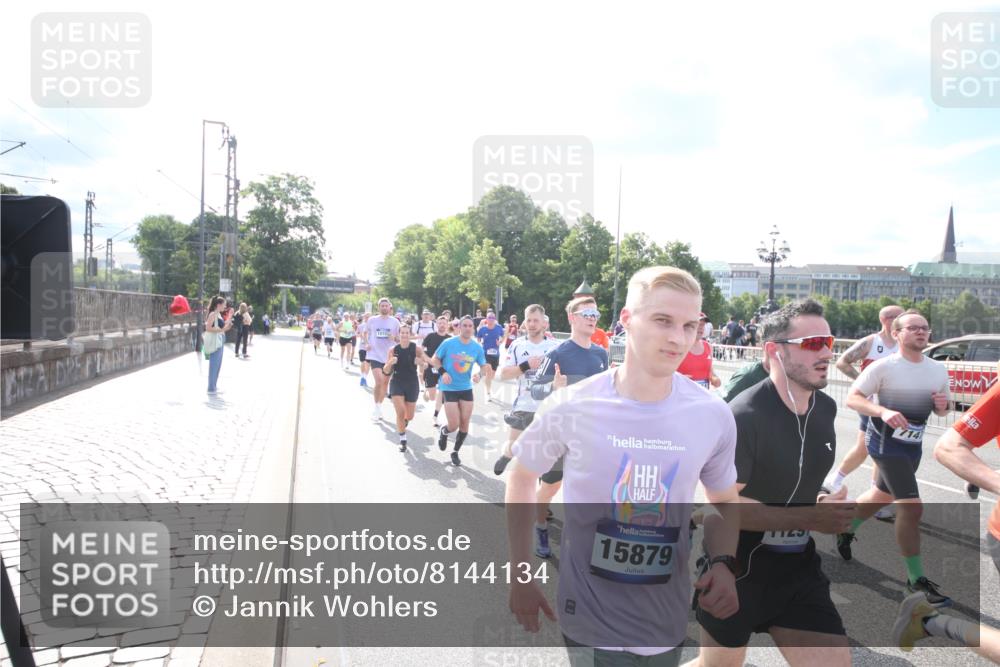 29.06.2025 - hella hamburg halbmarathon Jannik Wohlers http://msf.ph/oto/8144134 29.06.2025 09:52:39 Lombardsbrücke 1012, 1391, 1735, 1782, 2048, 2213, 2233, 2234, 2590, 2788, 2970, 3021, 3098, 3304, 3907, 3917, 3928, 4981, 4997, 5132, 5476, 5682, 6081, 6152, 6712, 6716, 7005, 7093, 7147, 8063, 8145, 8467, 8664, 8694, 8704, 8722, 8819, 9081, 9232, 9374, 9538, 9540, 9585, 10208, 10211, 10216, 10313, 10750, 11094, 11153, 11291, 11346, 11469, 11778, 12154, 12534, 12685, 12783, 12966, 13015, 13051, 13709, 13782, 14351, 14661, 14690, 15126, 15133 meine-sportfotos.de