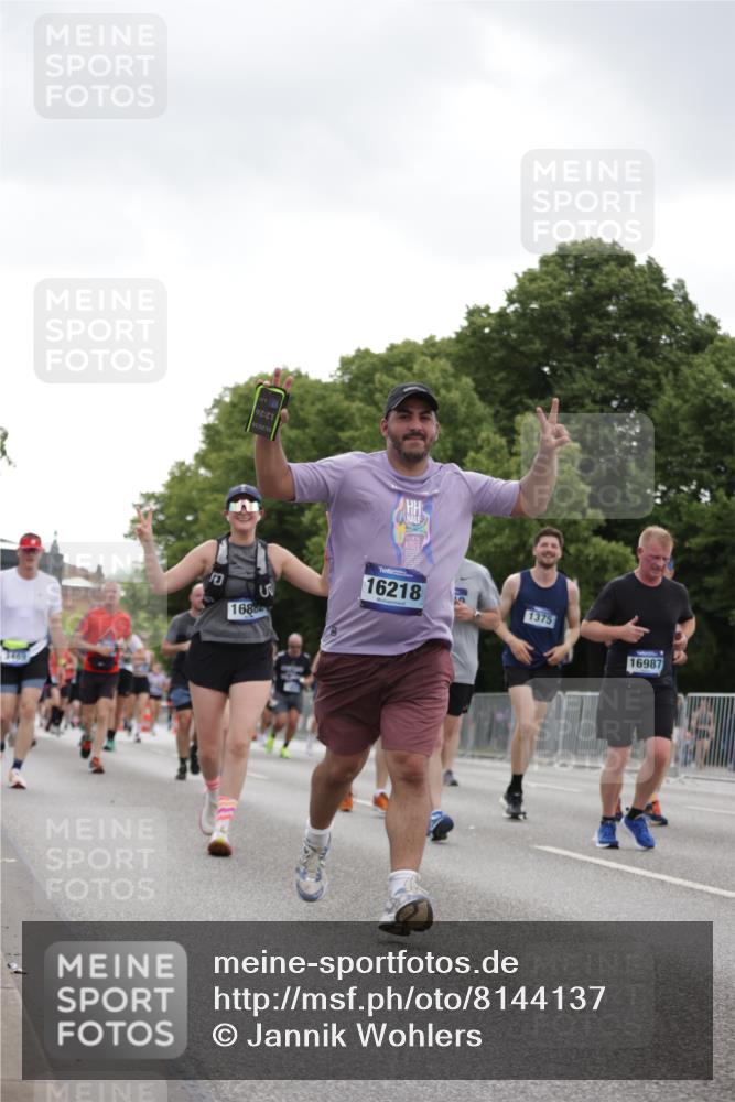 29.06.2025 - hella hamburg halbmarathon Jannik Wohlers http://msf.ph/oto/8144137 29.06.2025 10:46:15 Lombardsbrücke 1371, 1375, 1608, 1837, 1999, 2162, 2697, 3277, 3406, 3407, 3469, 3734, 4202, 4296, 4342, 4355, 4604, 5700, 6124, 6161, 6740, 7303, 7412, 7767, 7827, 8477, 8551, 9243, 9691, 10230, 10591, 13076, 13449, 13969, 14011, 14261, 14473, 15305, 15852, 16218, 16882, 16987, 17419, 17459, 17633, 18458, 18881, 18924 meine-sportfotos.de