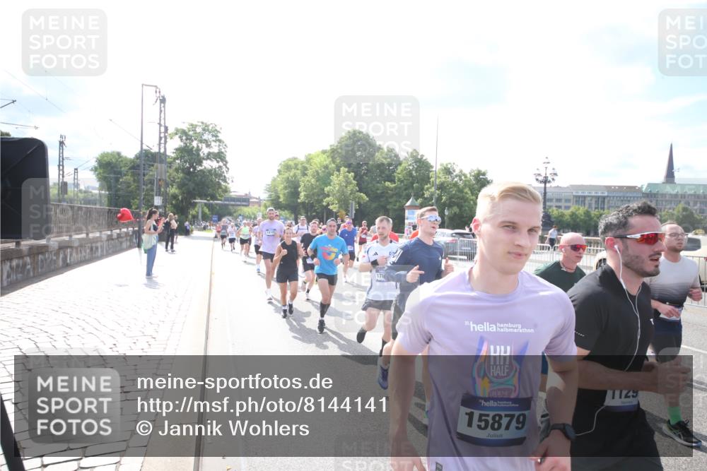 29.06.2025 - hella hamburg halbmarathon Jannik Wohlers http://msf.ph/oto/8144141 29.06.2025 09:52:39 Lombardsbrücke 1012, 1391, 1735, 1782, 2048, 2213, 2233, 2234, 2590, 2788, 2970, 3021, 3098, 3304, 3907, 3917, 3928, 4981, 4997, 5132, 5476, 5682, 6081, 6152, 6712, 6716, 7005, 7093, 7147, 8063, 8145, 8467, 8664, 8694, 8704, 8722, 8819, 9081, 9232, 9374, 9538, 9540, 9585, 10208, 10211, 10216, 10313, 10750, 11094, 11153, 11291, 11346, 11469, 11778, 12154, 12534, 12685, 12783, 12966, 13015, 13051, 13709, 13782, 14351, 14661, 14690, 15126, 15133 meine-sportfotos.de