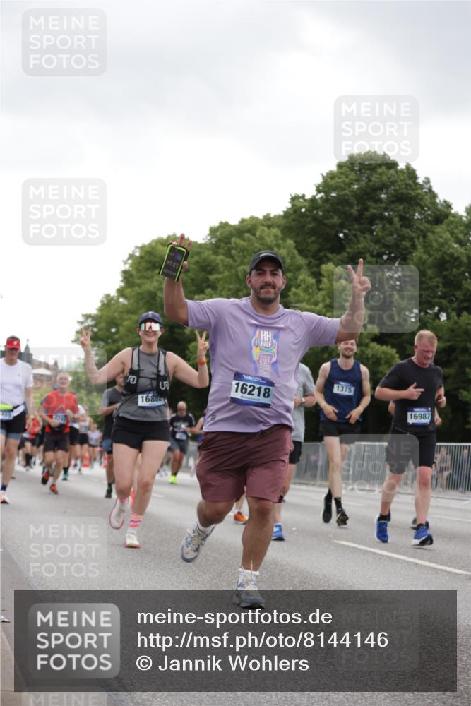 29.06.2025 - hella hamburg halbmarathon Jannik Wohlers http://msf.ph/oto/8144146 29.06.2025 10:46:15 Lombardsbrücke 1371, 1375, 1608, 1837, 1999, 2162, 2697, 3277, 3406, 3407, 3469, 3734, 4202, 4296, 4342, 4355, 4604, 5700, 6124, 6161, 6740, 7303, 7412, 7767, 7827, 8477, 8551, 9243, 9691, 10230, 10591, 13076, 13449, 13969, 14011, 14261, 14473, 15305, 15852, 16218, 16882, 16987, 17419, 17459, 17633, 18458, 18881, 18924 meine-sportfotos.de