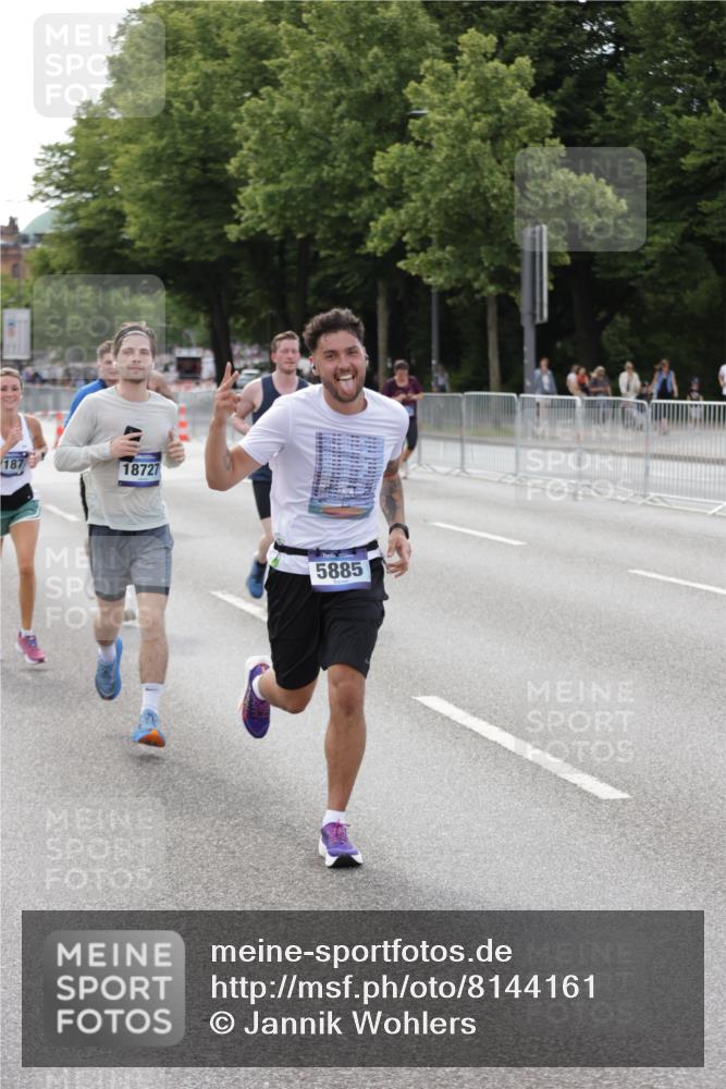 29.06.2025 - hella hamburg halbmarathon Jannik Wohlers http://msf.ph/oto/8144161 29.06.2025 10:08:54 Lombardsbrücke 1147, 1188, 1838, 2978, 4859, 5806, 5885, 6674, 7187, 9718, 10194, 10819, 11067, 11496, 12156, 12862, 13210, 13660, 14736, 15697, 17347, 18726, 18727, 19166 meine-sportfotos.de