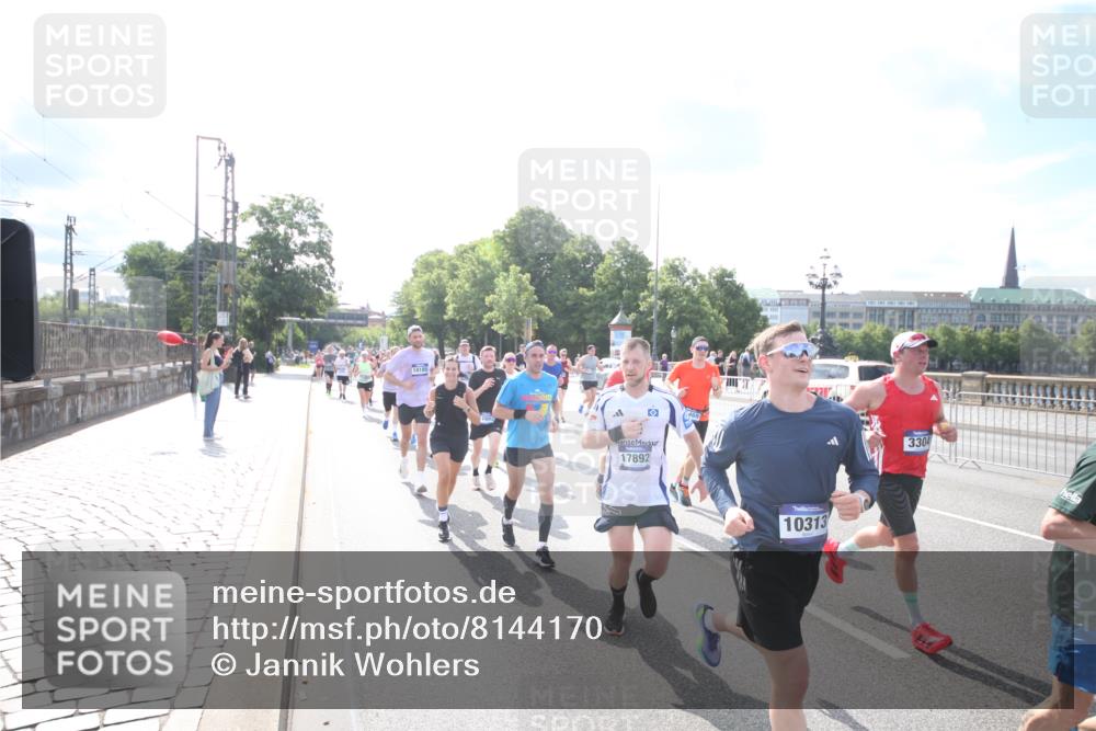 29.06.2025 - hella hamburg halbmarathon Jannik Wohlers http://msf.ph/oto/8144170 29.06.2025 09:52:40 Lombardsbrücke 1012, 1391, 1735, 2048, 2213, 2234, 2590, 2788, 2970, 3021, 3098, 3304, 3907, 3917, 3928, 4981, 4997, 5132, 5476, 5682, 6081, 6152, 6712, 6716, 7005, 7093, 7147, 8063, 8145, 8467, 8664, 8694, 8704, 8722, 8819, 9081, 9232, 9374, 9538, 9540, 9585, 10208, 10211, 10216, 10313, 11094, 11153, 11291, 11346, 11469, 11778, 12154, 12534, 12685, 12783, 12966, 13015, 13051, 13709, 13782, 14351, 14661, 14690, 15126, 15133, 15651 meine-sportfotos.de