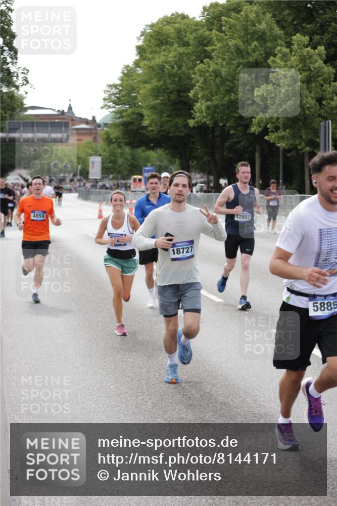 29.06.2025 - hella hamburg halbmarathon Jannik Wohlers http://msf.ph/oto/8144171 29.06.2025 10:08:55 Lombardsbrücke 1147, 1188, 1838, 2978, 4859, 5806, 5885, 6674, 7187, 9718, 10194, 10819, 11067, 11496, 12156, 12862, 13210, 13660, 14736, 15697, 17347, 18726, 18727, 19166 meine-sportfotos.de