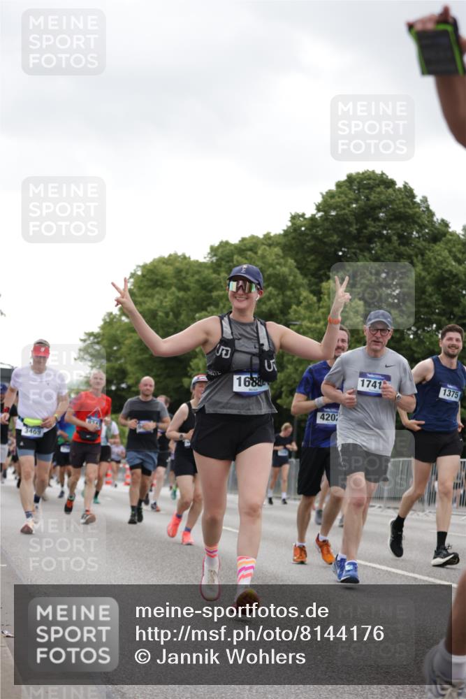 29.06.2025 - hella hamburg halbmarathon Jannik Wohlers http://msf.ph/oto/8144176 29.06.2025 10:46:17 Lombardsbrücke 1371, 1375, 1999, 2162, 2320, 2697, 3277, 3406, 3407, 3469, 3734, 4202, 4296, 4342, 4355, 4604, 5700, 6124, 6161, 6740, 7412, 7767, 7827, 8477, 8551, 8553, 9092, 9243, 9691, 10230, 10591, 12140, 13195, 13757, 13969, 14011, 14181, 14261, 15305, 15852, 16218, 16882, 16987, 17419, 17459, 17633, 18458, 18881, 18924 meine-sportfotos.de