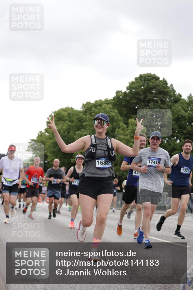29.06.2025 - hella hamburg halbmarathon Jannik Wohlers http://msf.ph/oto/8144183 29.06.2025 10:46:17 Lombardsbrücke 1371, 1375, 1999, 2162, 2320, 2697, 3277, 3406, 3407, 3469, 3734, 4202, 4296, 4342, 4355, 4604, 5700, 6124, 6161, 6740, 7412, 7767, 7827, 8477, 8551, 8553, 9092, 9243, 9691, 10230, 10591, 12140, 13195, 13757, 13969, 14011, 14181, 14261, 15305, 15852, 16218, 16882, 16987, 17419, 17459, 17633, 18458, 18881, 18924 meine-sportfotos.de