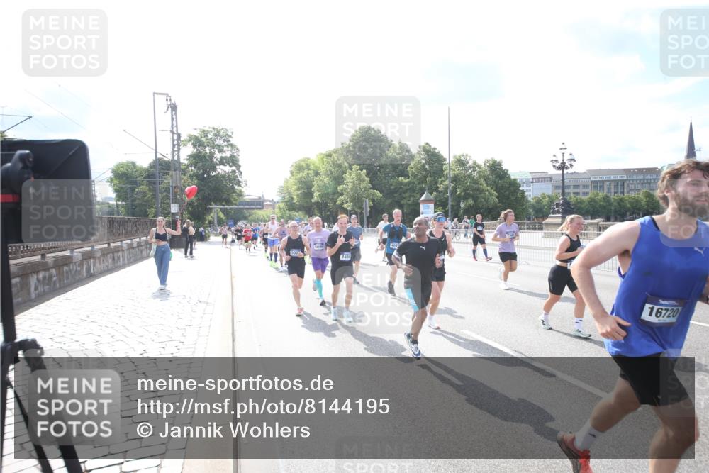 29.06.2025 - hella hamburg halbmarathon Jannik Wohlers http://msf.ph/oto/8144195 29.06.2025 09:52:55 Lombardsbrücke 1012, 1466, 1558, 1735, 1750, 1759, 2234, 2365, 2402, 2623, 4091, 4553, 4997, 5022, 5132, 5623, 5624, 5692, 6081, 6203, 6375, 6460, 6712, 7204, 7322, 7450, 7765, 8063, 8664, 9126, 9303, 9305, 9534, 9544, 9585, 9794, 10246, 10789, 11094, 11283, 11648, 11858, 12035, 12154, 12643, 12685, 12966, 13015, 13051, 13303, 13450, 13690, 14275, 14351, 14794, 15629, 15651, 15803, 15900, 16105, 16333, 16617, 16685, 16725, 17718, 17729 meine-sportfotos.de