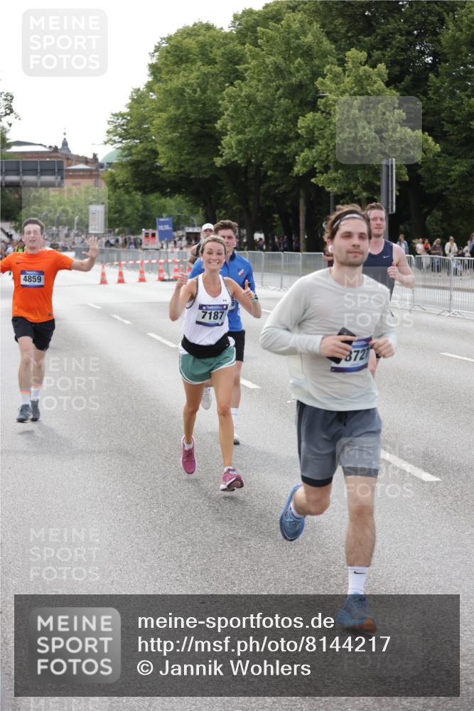 29.06.2025 - hella hamburg halbmarathon Jannik Wohlers http://msf.ph/oto/8144217 29.06.2025 10:08:56 Lombardsbrücke 1188, 1838, 2978, 4859, 5806, 5885, 6674, 7187, 9718, 9988, 10194, 10819, 11067, 12156, 12862, 13210, 13660, 14736, 15697, 16688, 17347, 18726, 18727, 19166 meine-sportfotos.de