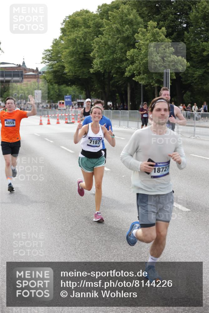 29.06.2025 - hella hamburg halbmarathon Jannik Wohlers http://msf.ph/oto/8144226 29.06.2025 10:08:56 Lombardsbrücke 1188, 1838, 2978, 4859, 5806, 5885, 6674, 7187, 9718, 9988, 10194, 10819, 11067, 12156, 12862, 13210, 13660, 14736, 15697, 16688, 17347, 18726, 18727, 19166 meine-sportfotos.de