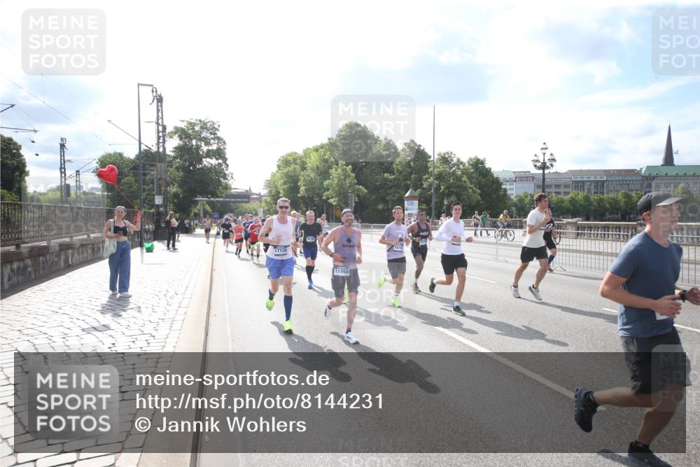 29.06.2025 - hella hamburg halbmarathon Jannik Wohlers http://msf.ph/oto/8144231 29.06.2025 09:52:58 Lombardsbrücke 1466, 1558, 1750, 1759, 2234, 2365, 2402, 2623, 3146, 4091, 4310, 4553, 4997, 5022, 5460, 5623, 5624, 5692, 6203, 6282, 6375, 6460, 7204, 7322, 7450, 7765, 8063, 8664, 9126, 9200, 9303, 9305, 9534, 9544, 9585, 9794, 10246, 10789, 11094, 11283, 11648, 11858, 12035, 12643, 13015, 13051, 13303, 13450, 13690, 14034, 14200, 14275, 14464, 14794, 15519, 15629, 15651, 15803, 15900, 16105, 16286, 16333, 16617, 16685, 16725, 17718, 17729 meine-sportfotos.de