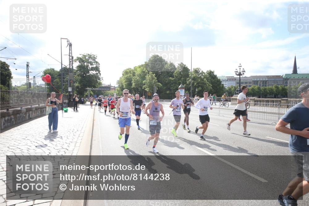 29.06.2025 - hella hamburg halbmarathon Jannik Wohlers http://msf.ph/oto/8144238 29.06.2025 09:52:58 Lombardsbrücke 1466, 1558, 1750, 1759, 2234, 2365, 2402, 2623, 3146, 4091, 4310, 4553, 4997, 5022, 5460, 5623, 5624, 5692, 6203, 6282, 6375, 6460, 7204, 7322, 7450, 7765, 8063, 8664, 9126, 9200, 9303, 9305, 9534, 9544, 9585, 9794, 10246, 10789, 11094, 11283, 11648, 11858, 12035, 12643, 13015, 13051, 13303, 13450, 13690, 14034, 14200, 14275, 14464, 14794, 15519, 15629, 15651, 15803, 15900, 16105, 16286, 16333, 16617, 16685, 16725, 17718, 17729 meine-sportfotos.de