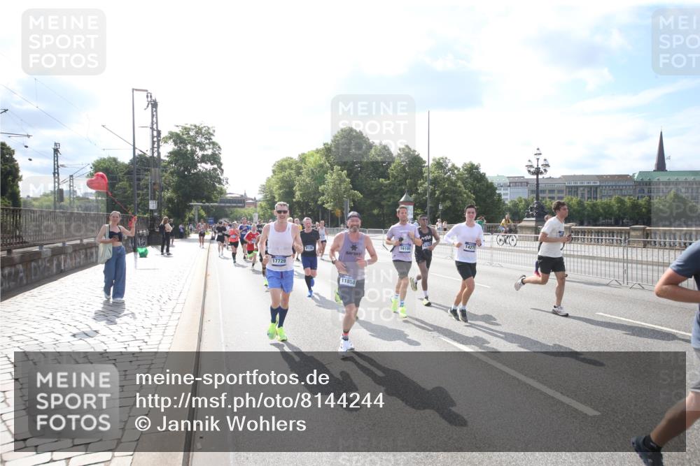 29.06.2025 - hella hamburg halbmarathon Jannik Wohlers http://msf.ph/oto/8144244 29.06.2025 09:52:58 Lombardsbrücke 1466, 1558, 1750, 1759, 2234, 2365, 2402, 2623, 3146, 4091, 4310, 4553, 4997, 5022, 5460, 5623, 5624, 5692, 6203, 6282, 6375, 6460, 7204, 7322, 7450, 7765, 8063, 8664, 9126, 9200, 9303, 9305, 9534, 9544, 9585, 9794, 10246, 10789, 11094, 11283, 11648, 11858, 12035, 12643, 13015, 13051, 13303, 13450, 13690, 14034, 14200, 14275, 14464, 14794, 15519, 15629, 15651, 15803, 15900, 16105, 16286, 16333, 16617, 16685, 16725, 17718, 17729 meine-sportfotos.de