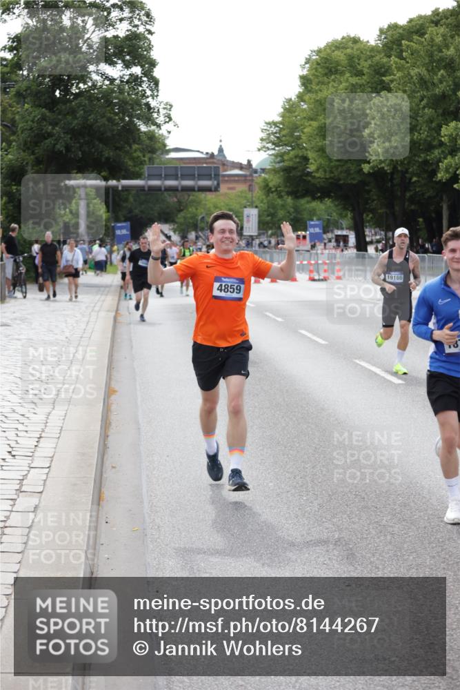 29.06.2025 - hella hamburg halbmarathon Jannik Wohlers http://msf.ph/oto/8144267 29.06.2025 10:08:57 Lombardsbrücke 1188, 1838, 2978, 4859, 5806, 5885, 6674, 7187, 9718, 9988, 10194, 10819, 11067, 12156, 12862, 13210, 13660, 14736, 15697, 16688, 18726, 18727, 19166 meine-sportfotos.de