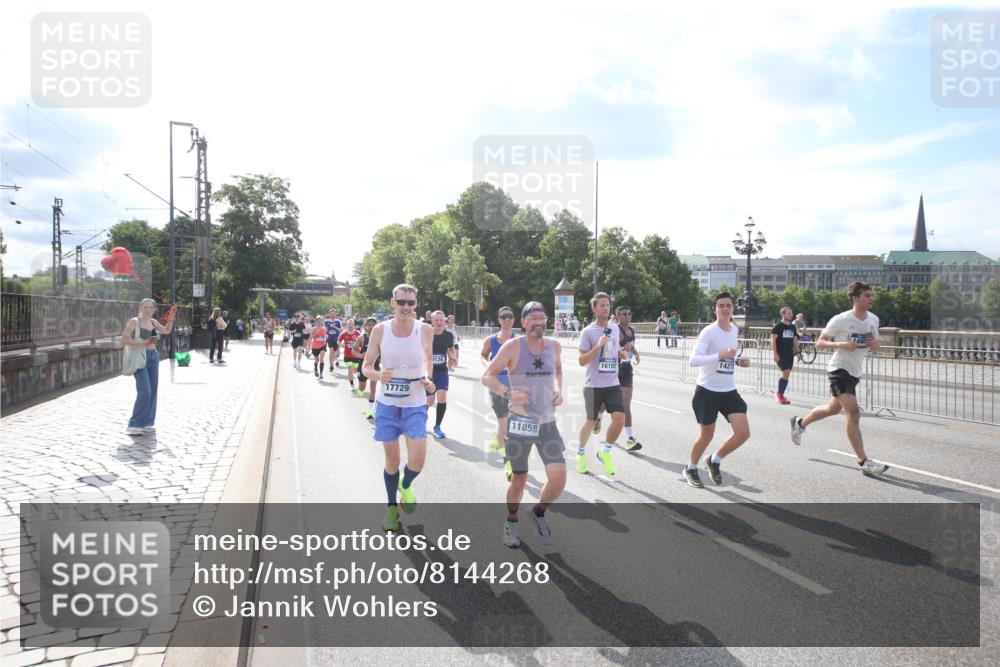 29.06.2025 - hella hamburg halbmarathon Jannik Wohlers http://msf.ph/oto/8144268 29.06.2025 09:52:58 Lombardsbrücke 1466, 1558, 1750, 1759, 2234, 2365, 2402, 2623, 3146, 4091, 4310, 4553, 4997, 5022, 5460, 5623, 5624, 5692, 6203, 6282, 6375, 6460, 7204, 7322, 7450, 7765, 8063, 8664, 9126, 9200, 9303, 9305, 9534, 9544, 9585, 9794, 10246, 10789, 11094, 11283, 11648, 11858, 12035, 12643, 13015, 13051, 13303, 13450, 13690, 14034, 14200, 14275, 14464, 14794, 15519, 15629, 15651, 15803, 15900, 16105, 16286, 16333, 16617, 16685, 16725, 17718, 17729 meine-sportfotos.de