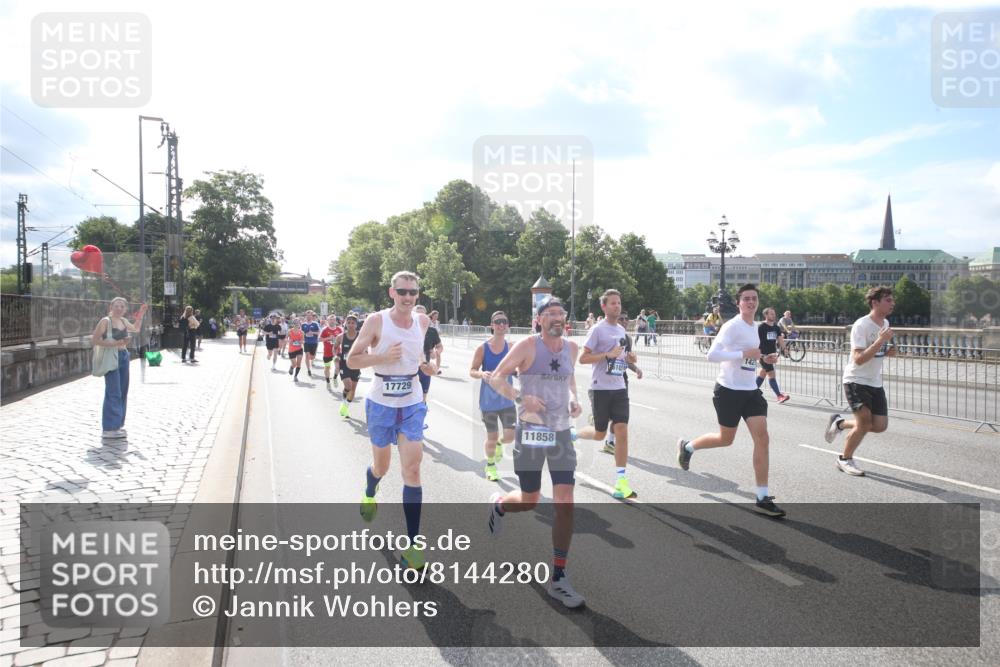 29.06.2025 - hella hamburg halbmarathon Jannik Wohlers http://msf.ph/oto/8144280 29.06.2025 09:52:58 Lombardsbrücke 1466, 1558, 1750, 1759, 2234, 2365, 2402, 2623, 3146, 4091, 4310, 4553, 4997, 5022, 5460, 5623, 5624, 5692, 6203, 6282, 6375, 6460, 7204, 7322, 7450, 7765, 8063, 8664, 9126, 9200, 9303, 9305, 9534, 9544, 9585, 9794, 10246, 10789, 11094, 11283, 11648, 11858, 12035, 12643, 13015, 13051, 13303, 13450, 13690, 14034, 14200, 14275, 14464, 14794, 15519, 15629, 15651, 15803, 15900, 16105, 16286, 16333, 16617, 16685, 16725, 17718, 17729 meine-sportfotos.de
