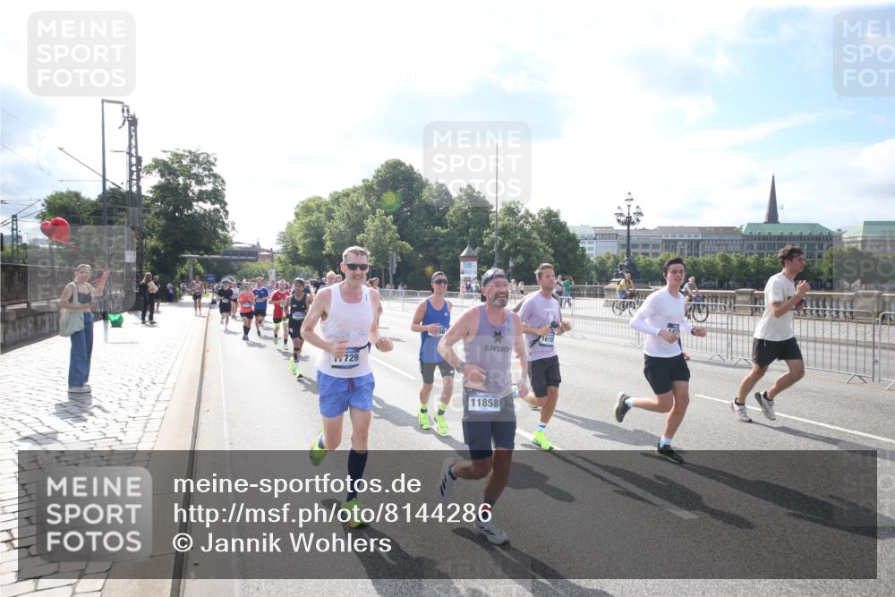 29.06.2025 - hella hamburg halbmarathon Jannik Wohlers http://msf.ph/oto/8144286 29.06.2025 09:52:58 Lombardsbrücke 1466, 1558, 1750, 1759, 2234, 2365, 2402, 2623, 3146, 4091, 4310, 4553, 4997, 5022, 5460, 5623, 5624, 5692, 6203, 6282, 6375, 6460, 7204, 7322, 7450, 7765, 8063, 8664, 9126, 9200, 9303, 9305, 9534, 9544, 9585, 9794, 10246, 10789, 11094, 11283, 11648, 11858, 12035, 12643, 13015, 13051, 13303, 13450, 13690, 14034, 14200, 14275, 14464, 14794, 15519, 15629, 15651, 15803, 15900, 16105, 16286, 16333, 16617, 16685, 16725, 17718, 17729 meine-sportfotos.de