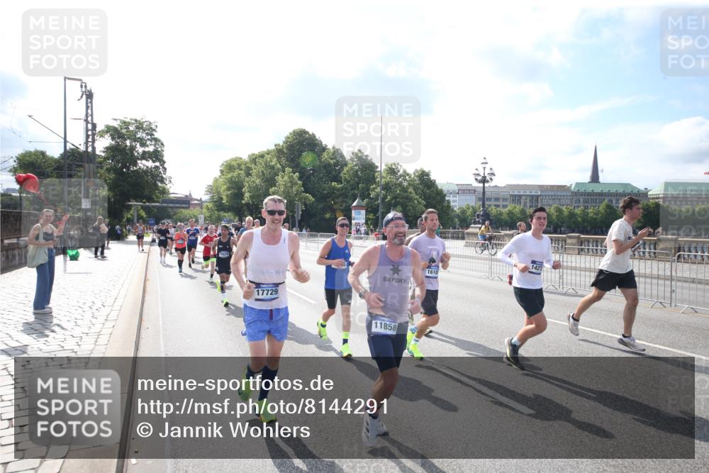 29.06.2025 - hella hamburg halbmarathon Jannik Wohlers http://msf.ph/oto/8144291 29.06.2025 09:52:58 Lombardsbrücke 1466, 1558, 1750, 1759, 2234, 2365, 2402, 2623, 3146, 4091, 4310, 4553, 4997, 5022, 5460, 5623, 5624, 5692, 6203, 6282, 6375, 6460, 7204, 7322, 7450, 7765, 8063, 8664, 9126, 9200, 9303, 9305, 9534, 9544, 9585, 9794, 10246, 10789, 11094, 11283, 11648, 11858, 12035, 12643, 13015, 13051, 13303, 13450, 13690, 14034, 14200, 14275, 14464, 14794, 15519, 15629, 15651, 15803, 15900, 16105, 16286, 16333, 16617, 16685, 16725, 17718, 17729 meine-sportfotos.de