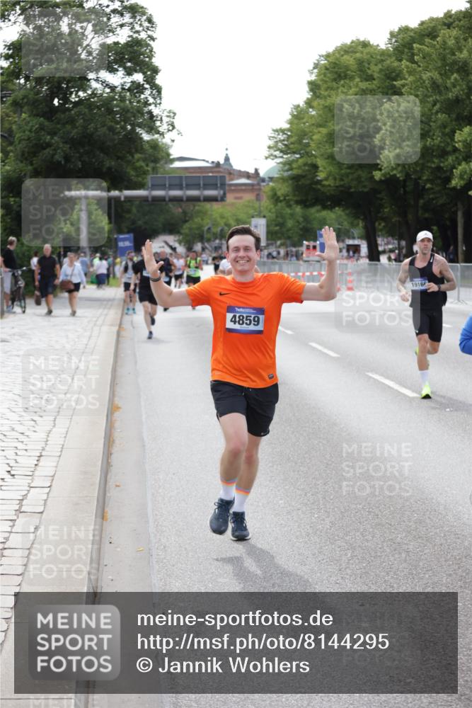 29.06.2025 - hella hamburg halbmarathon Jannik Wohlers http://msf.ph/oto/8144295 29.06.2025 10:08:57 Lombardsbrücke 1188, 1838, 2978, 4859, 5806, 5885, 6674, 7187, 9718, 9988, 10194, 10819, 11067, 12156, 12862, 13210, 13660, 14736, 15697, 16688, 18726, 18727, 19166 meine-sportfotos.de