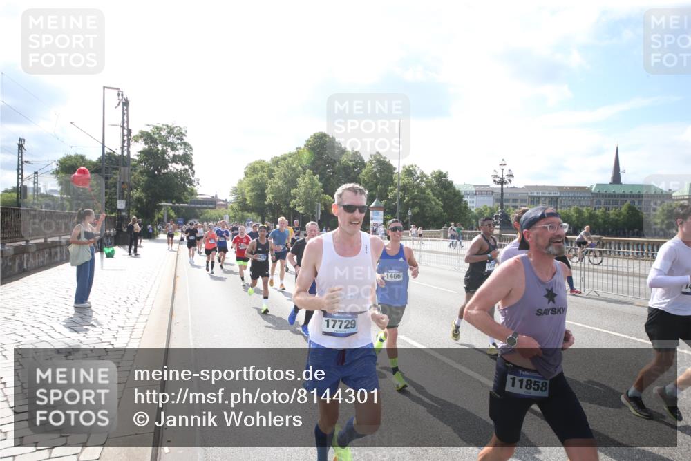 29.06.2025 - hella hamburg halbmarathon Jannik Wohlers http://msf.ph/oto/8144301 29.06.2025 09:52:59 Lombardsbrücke 1466, 1558, 1750, 1759, 2234, 2365, 2402, 2623, 3146, 4091, 4310, 4553, 5022, 5460, 5623, 5624, 5692, 6203, 6282, 6375, 6460, 7204, 7322, 7450, 7765, 8063, 9126, 9200, 9303, 9305, 9534, 9544, 9585, 9794, 10246, 10789, 11283, 11648, 11858, 12035, 12643, 13009, 13015, 13303, 13450, 13690, 14034, 14200, 14275, 14464, 14794, 15519, 15629, 15651, 15803, 15900, 16105, 16286, 16333, 16617, 16685, 16725, 17718, 17729 meine-sportfotos.de