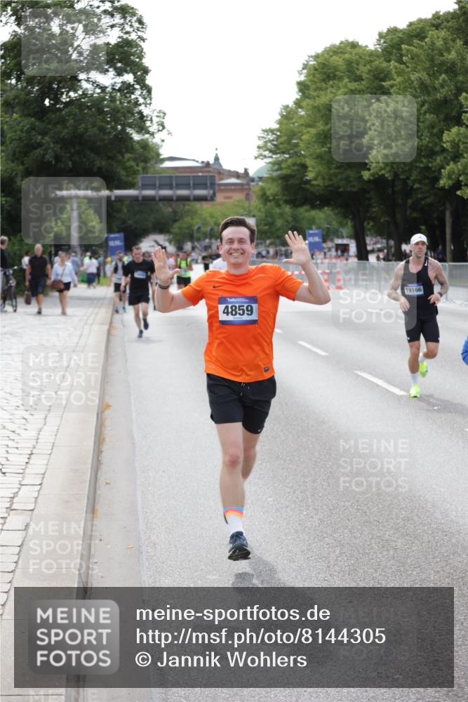 29.06.2025 - hella hamburg halbmarathon Jannik Wohlers http://msf.ph/oto/8144305 29.06.2025 10:08:57 Lombardsbrücke 1188, 1838, 2978, 4859, 5806, 5885, 6674, 7187, 9718, 9988, 10194, 10819, 11067, 12156, 12862, 13210, 13660, 14736, 15697, 16688, 18726, 18727, 19166 meine-sportfotos.de