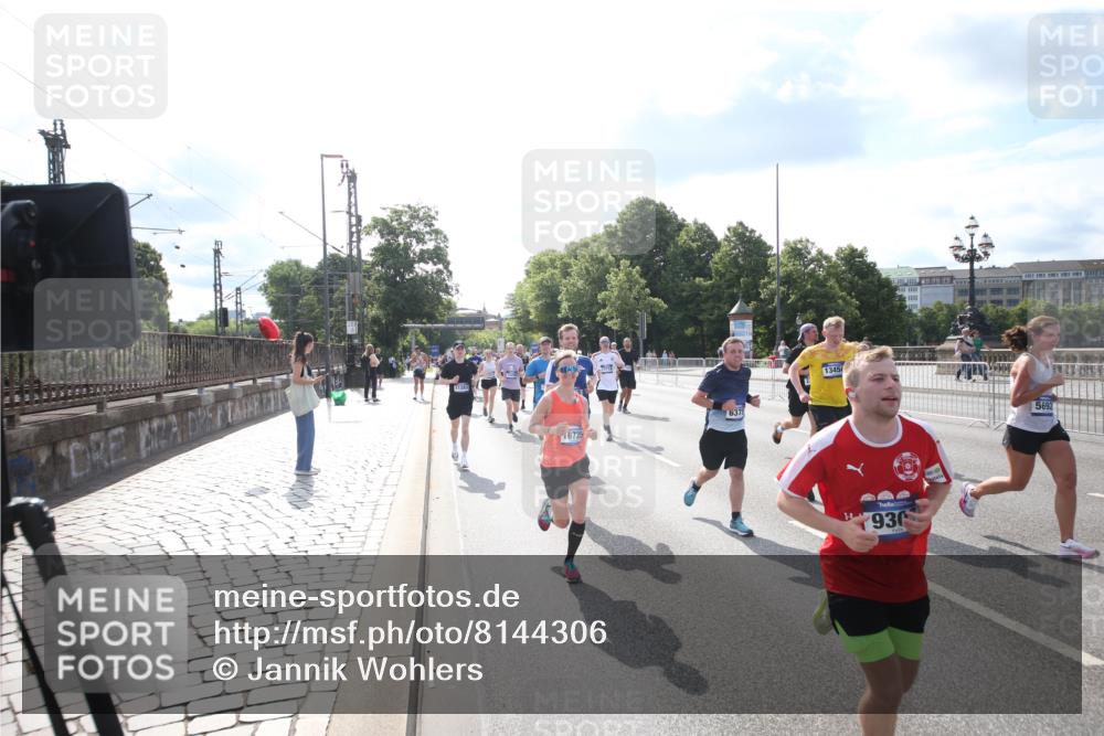 29.06.2025 - hella hamburg halbmarathon Jannik Wohlers http://msf.ph/oto/8144306 29.06.2025 09:53:02 Lombardsbrücke 1466, 1558, 1750, 1759, 2365, 2402, 2623, 3146, 3414, 4091, 4310, 4553, 5022, 5460, 5623, 5624, 5692, 6071, 6203, 6282, 6375, 6460, 6903, 7204, 7322, 7450, 7765, 9126, 9200, 9303, 9305, 9534, 9544, 9794, 9965, 10246, 10789, 11283, 11648, 11858, 12035, 12643, 13009, 13303, 13450, 13690, 14034, 14200, 14275, 14464, 14794, 15519, 15629, 15803, 15900, 16105, 16286, 16333, 16617, 16685, 16725, 17384, 17718, 17729, 17748, 17960, 18678 meine-sportfotos.de