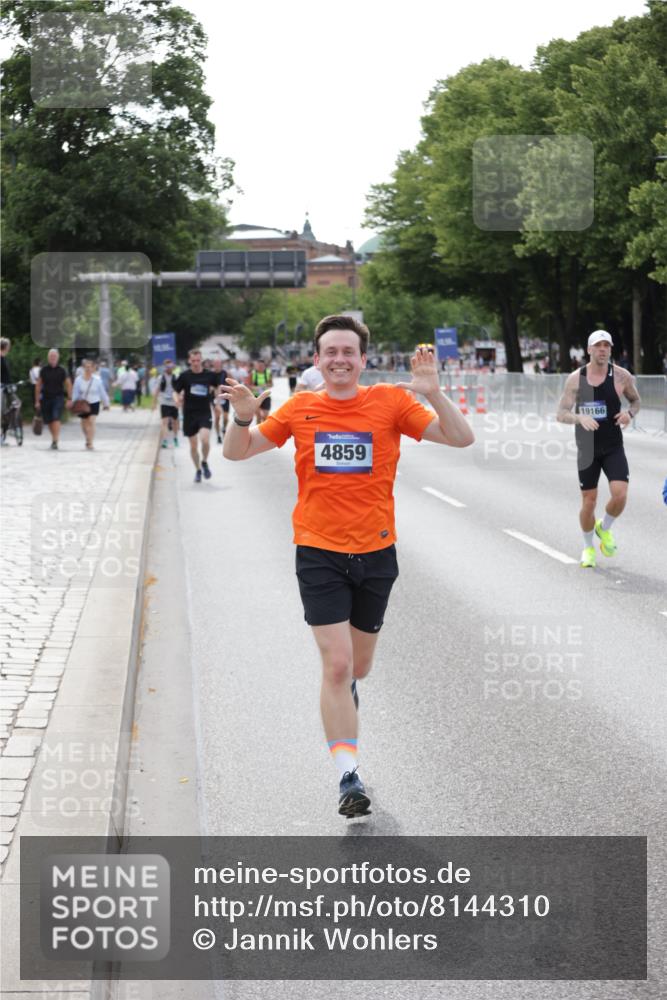 29.06.2025 - hella hamburg halbmarathon Jannik Wohlers http://msf.ph/oto/8144310 29.06.2025 10:08:57 Lombardsbrücke 1188, 1838, 2978, 4859, 5806, 5885, 6674, 7187, 9718, 9988, 10194, 10819, 11067, 12156, 12862, 13210, 13660, 14736, 15697, 16688, 18726, 18727, 19166 meine-sportfotos.de