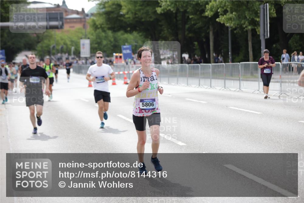 29.06.2025 - hella hamburg halbmarathon Jannik Wohlers http://msf.ph/oto/8144316 29.06.2025 10:08:59 Lombardsbrücke 1483, 1513, 2978, 4859, 5806, 5885, 6674, 7187, 9988, 10194, 12156, 12862, 13210, 13660, 15697, 16688, 18726, 18727, 19166 meine-sportfotos.de