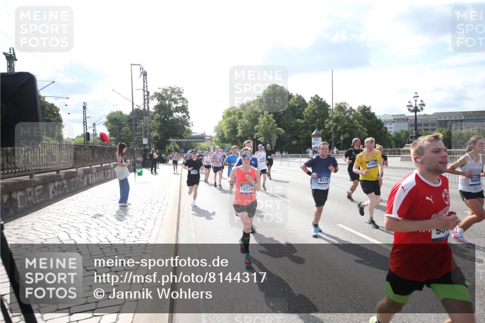 29.06.2025 - hella hamburg halbmarathon Jannik Wohlers http://msf.ph/oto/8144317 29.06.2025 09:53:02 Lombardsbrücke 1466, 1558, 1750, 1759, 2365, 2402, 2623, 3146, 3414, 4091, 4310, 4553, 5022, 5460, 5623, 5624, 5692, 6071, 6203, 6282, 6375, 6460, 6903, 7204, 7322, 7450, 7765, 9126, 9200, 9303, 9305, 9534, 9544, 9794, 9965, 10246, 10789, 11283, 11648, 11858, 12035, 12643, 13009, 13303, 13450, 13690, 14034, 14200, 14275, 14464, 14794, 15519, 15629, 15803, 15900, 16105, 16286, 16333, 16617, 16685, 16725, 17384, 17718, 17729, 17748, 17960, 18678 meine-sportfotos.de