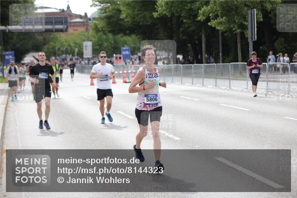 29.06.2025 - hella hamburg halbmarathon Jannik Wohlers http://msf.ph/oto/8144323 29.06.2025 10:08:59 Lombardsbrücke 1483, 1513, 2978, 4859, 5806, 5885, 6674, 7187, 9988, 10194, 12156, 12862, 13210, 13660, 15697, 16688, 18726, 18727, 19166 meine-sportfotos.de