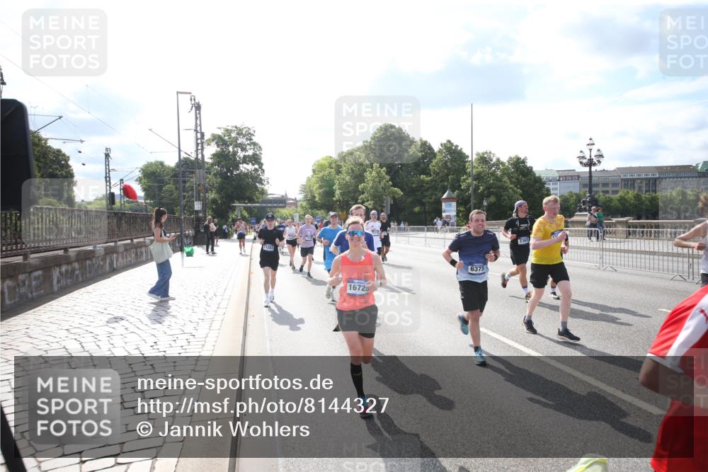 29.06.2025 - hella hamburg halbmarathon Jannik Wohlers http://msf.ph/oto/8144327 29.06.2025 09:53:02 Lombardsbrücke 1466, 1558, 1750, 1759, 2365, 2402, 2623, 3146, 3414, 4091, 4310, 4553, 5022, 5460, 5623, 5624, 5692, 6071, 6203, 6282, 6375, 6460, 6903, 7204, 7322, 7450, 7765, 9126, 9200, 9303, 9305, 9534, 9544, 9794, 9965, 10246, 10789, 11283, 11648, 11858, 12035, 12643, 13009, 13303, 13450, 13690, 14034, 14200, 14275, 14464, 14794, 15519, 15629, 15803, 15900, 16105, 16286, 16333, 16617, 16685, 16725, 17384, 17718, 17729, 17748, 17960, 18678 meine-sportfotos.de