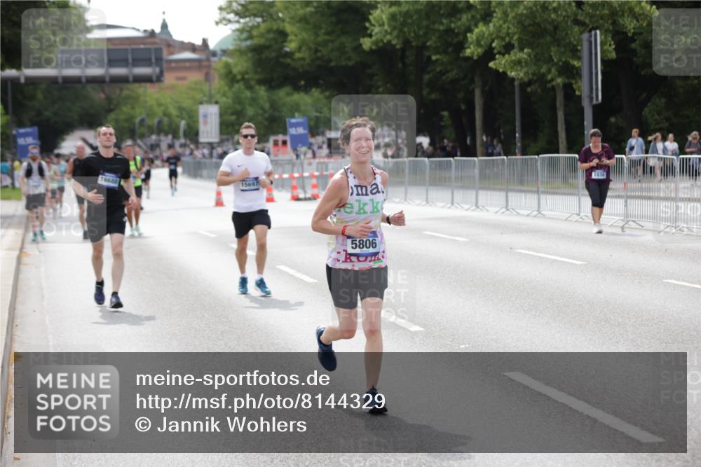 29.06.2025 - hella hamburg halbmarathon Jannik Wohlers http://msf.ph/oto/8144329 29.06.2025 10:08:59 Lombardsbrücke 1483, 1513, 2978, 4859, 5806, 5885, 6674, 7187, 9988, 10194, 12156, 12862, 13210, 13660, 15697, 16688, 18726, 18727, 19166 meine-sportfotos.de