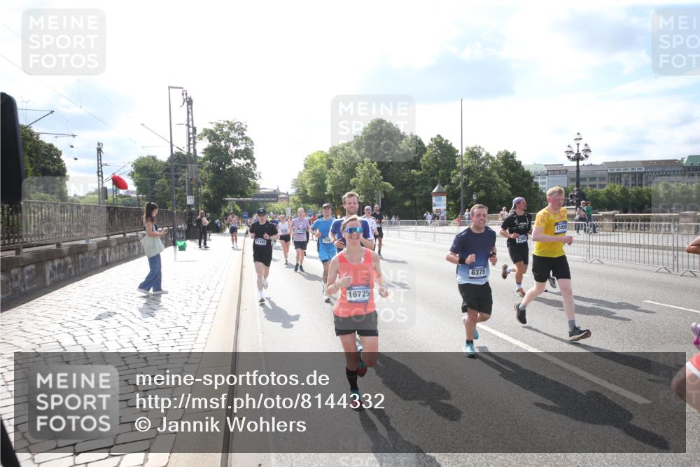 29.06.2025 - hella hamburg halbmarathon Jannik Wohlers http://msf.ph/oto/8144332 29.06.2025 09:53:02 Lombardsbrücke 1466, 1558, 1750, 1759, 2365, 2402, 2623, 3146, 3414, 4091, 4310, 4553, 5022, 5460, 5623, 5624, 5692, 6071, 6203, 6282, 6375, 6460, 6903, 7204, 7322, 7450, 7765, 9126, 9200, 9303, 9305, 9534, 9544, 9794, 9965, 10246, 10789, 11283, 11648, 11858, 12035, 12643, 13009, 13303, 13450, 13690, 14034, 14200, 14275, 14464, 14794, 15519, 15629, 15803, 15900, 16105, 16286, 16333, 16617, 16685, 16725, 17384, 17718, 17729, 17748, 17960, 18678 meine-sportfotos.de