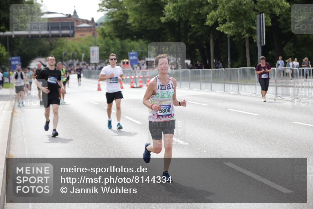 29.06.2025 - hella hamburg halbmarathon Jannik Wohlers http://msf.ph/oto/8144334 29.06.2025 10:08:59 Lombardsbrücke 1483, 1513, 2978, 4859, 5806, 5885, 6674, 7187, 9988, 10194, 12156, 12862, 13210, 13660, 15697, 16688, 18726, 18727, 19166 meine-sportfotos.de