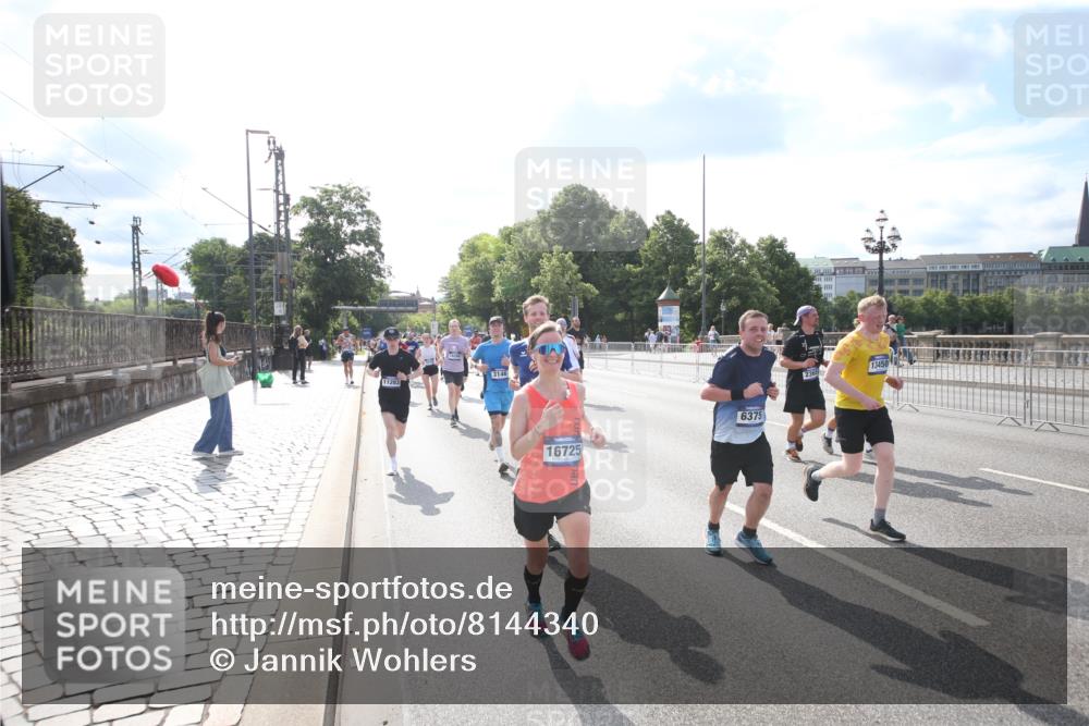 29.06.2025 - hella hamburg halbmarathon Jannik Wohlers http://msf.ph/oto/8144340 29.06.2025 09:53:02 Lombardsbrücke 1466, 1558, 1750, 1759, 2365, 2402, 2623, 3146, 3414, 4091, 4310, 4553, 5022, 5460, 5623, 5624, 5692, 6071, 6203, 6282, 6375, 6460, 6903, 7204, 7322, 7450, 7765, 9126, 9200, 9303, 9305, 9534, 9544, 9794, 9965, 10246, 10789, 11283, 11648, 11858, 12035, 12643, 13009, 13303, 13450, 13690, 14034, 14200, 14275, 14464, 14794, 15519, 15629, 15803, 15900, 16105, 16286, 16333, 16617, 16685, 16725, 17384, 17718, 17729, 17748, 17960, 18678 meine-sportfotos.de