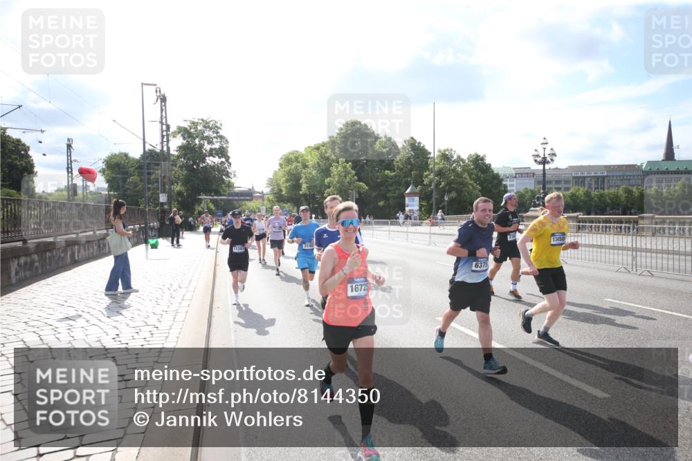 29.06.2025 - hella hamburg halbmarathon Jannik Wohlers http://msf.ph/oto/8144350 29.06.2025 09:53:02 Lombardsbrücke 1466, 1558, 1750, 1759, 2365, 2402, 2623, 3146, 3414, 4091, 4310, 4553, 5022, 5460, 5623, 5624, 5692, 6071, 6203, 6282, 6375, 6460, 6903, 7204, 7322, 7450, 7765, 9126, 9200, 9303, 9305, 9534, 9544, 9794, 9965, 10246, 10789, 11283, 11648, 11858, 12035, 12643, 13009, 13303, 13450, 13690, 14034, 14200, 14275, 14464, 14794, 15519, 15629, 15803, 15900, 16105, 16286, 16333, 16617, 16685, 16725, 17384, 17718, 17729, 17748, 17960, 18678 meine-sportfotos.de
