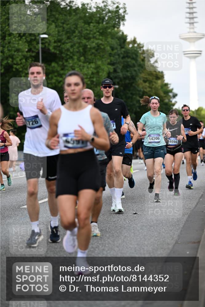 29.06.2025 - hella hamburg halbmarathon Dr. Thomas Lammeyer http://msf.ph/oto/8144352 29.06.2025 10:05:16 Kennedybrücke 1387, 1420, 1526, 1726, 2006, 2091, 2354, 2363, 2490, 2936, 3425, 3625, 3740, 4068, 4238, 4249, 4319, 4370, 4708, 5870, 6087, 6147, 6487, 6531, 6591, 6835, 6924, 7287, 7658, 7757, 7759, 7761, 8030, 8046, 8326, 8691, 8923, 9124, 9932, 10383, 10576, 10705 meine-sportfotos.de