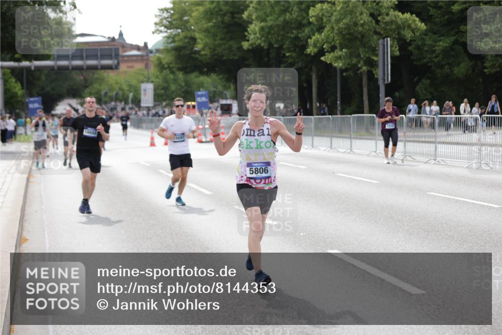 29.06.2025 - hella hamburg halbmarathon Jannik Wohlers http://msf.ph/oto/8144353 29.06.2025 10:09:00 Lombardsbrücke 1483, 1513, 2978, 4859, 5806, 5885, 6674, 7187, 9988, 10194, 12156, 12862, 13210, 13660, 15697, 16688, 18726, 18727, 19166 meine-sportfotos.de
