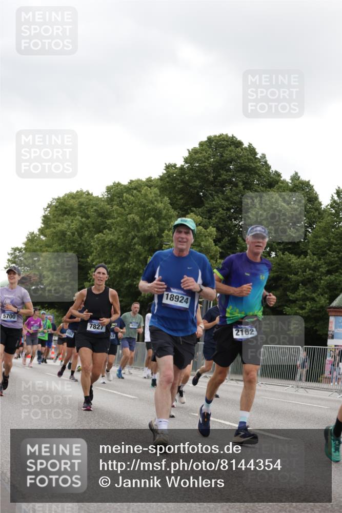 29.06.2025 - hella hamburg halbmarathon Jannik Wohlers http://msf.ph/oto/8144354 29.06.2025 10:46:23 Lombardsbrücke 1073, 1363, 1371, 1375, 1720, 1999, 2162, 2211, 2320, 2981, 3277, 3406, 3407, 3734, 3823, 4202, 4296, 4342, 4604, 5700, 5953, 6740, 7412, 7827, 8477, 8486, 8553, 9050, 9092, 9139, 9243, 9691, 9743, 10514, 10515, 10591, 12140, 13195, 13756, 13757, 13885, 14011, 14181, 14261, 14680, 14891, 16882, 16987, 17419, 17459, 18315, 18881, 18924, 18950 meine-sportfotos.de