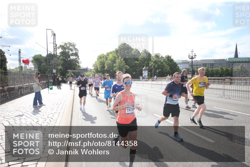 29.06.2025 - hella hamburg halbmarathon Jannik Wohlers http://msf.ph/oto/8144358 29.06.2025 09:53:02 Lombardsbrücke 1466, 1558, 1750, 1759, 2365, 2402, 2623, 3146, 3414, 4091, 4310, 4553, 5022, 5460, 5623, 5624, 5692, 6071, 6203, 6282, 6375, 6460, 6903, 7204, 7322, 7450, 7765, 9126, 9200, 9303, 9305, 9534, 9544, 9794, 9965, 10246, 10789, 11283, 11648, 11858, 12035, 12643, 13009, 13303, 13450, 13690, 14034, 14200, 14275, 14464, 14794, 15519, 15629, 15803, 15900, 16105, 16286, 16333, 16617, 16685, 16725, 17384, 17718, 17729, 17748, 17960, 18678 meine-sportfotos.de