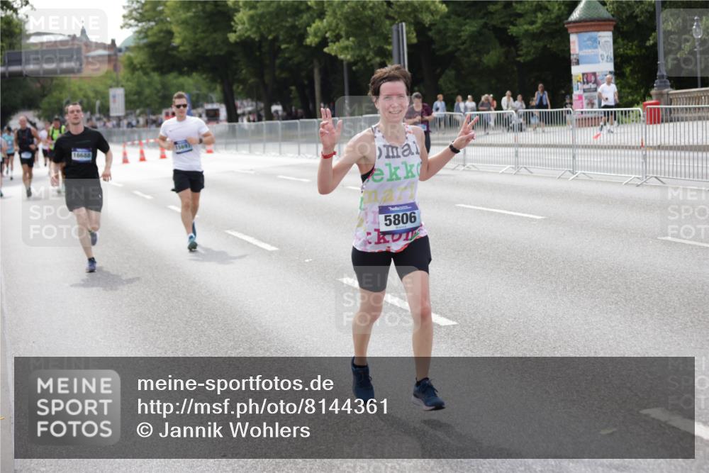 29.06.2025 - hella hamburg halbmarathon Jannik Wohlers http://msf.ph/oto/8144361 29.06.2025 10:09:01 Lombardsbrücke 1483, 1513, 2978, 4859, 5806, 5885, 6674, 7187, 9988, 10194, 12156, 12862, 13210, 13660, 15697, 16688, 18726, 18727, 19166 meine-sportfotos.de